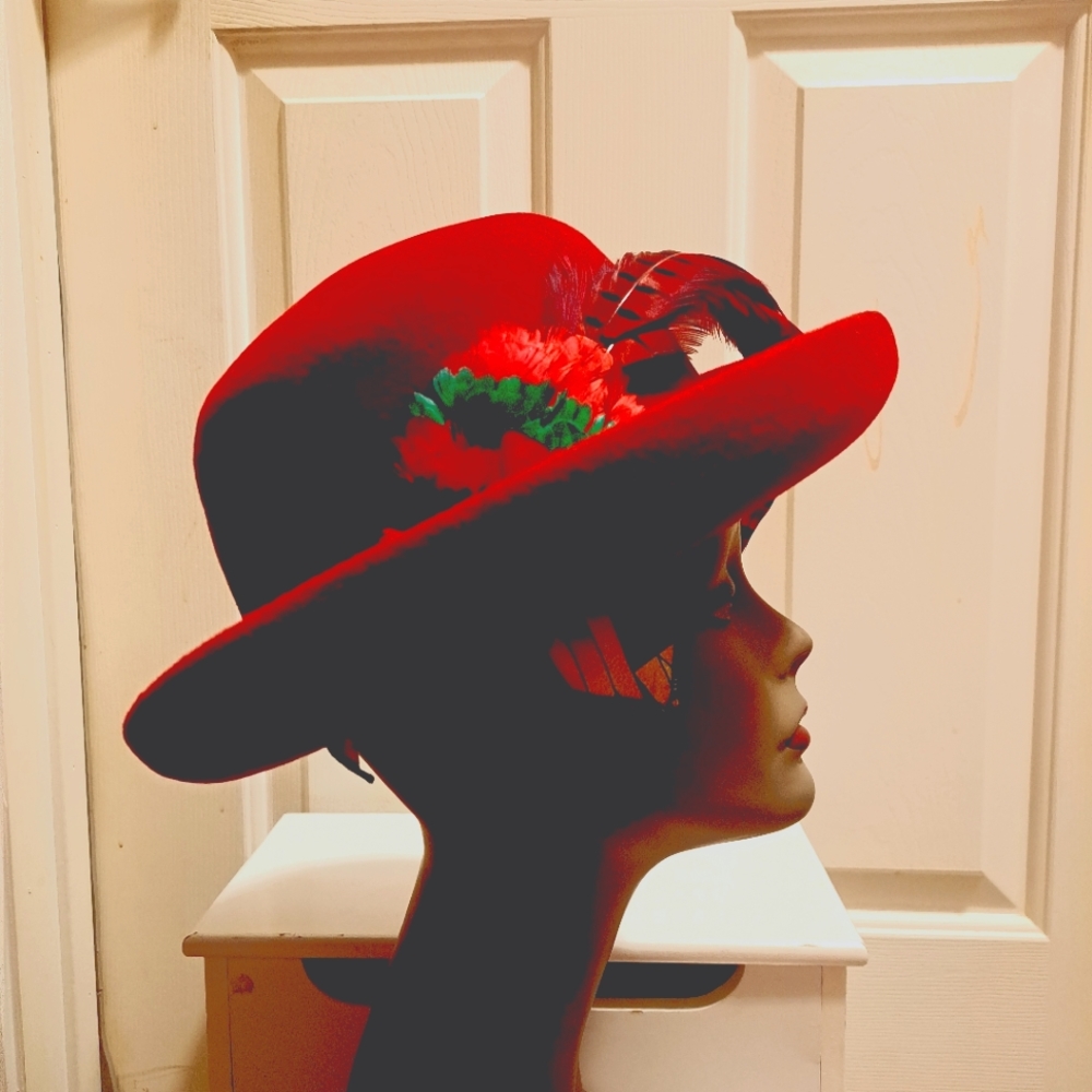 Vintage Women's Wool Winner Feathered Hat sz 22